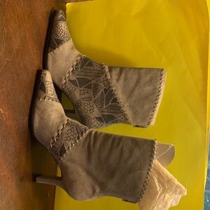 Bellini Stylish Gray and Black Patterned Ankle Boots